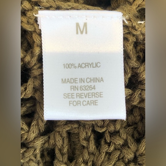 WESTPORT 1962 sM olive grn crochet sweater Looks brand new! Asymmetrical hem - Picture 5 of 5